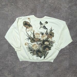 Vintage Crewneck Size S/M Floral  Hummingbird Print